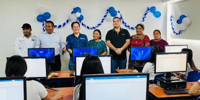 ENTREGA DE TALLER DE COMPUTACIÓN EN RIO DULCE