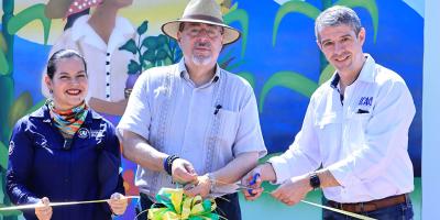 Inauguran moderno centro de investigación agrícola en Suchitepéquez