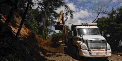 Avanzan acciones para rehabilitar carretera entre San Juan del Obispo y Santa María de Jesús