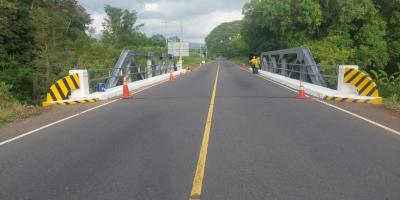 COVIAL ejecuta mantenimiento del puente Porto Camoro en Santa Rosa