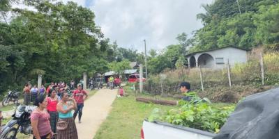 Entregan plantas frutales y semillas en la comunidad de Sehamay