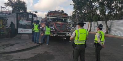 DGT y Provial realizan operativos en la Terminal para verificar cumplimiento de normativa en el transporte extraurbano
