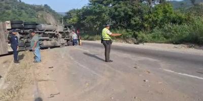 Triple colisión en ruta al Atlántico; Provial apoya para regular el tránsito 