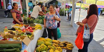 Productores de Quetzaltenango impulsan productos de calidad en Feria del Agricultor