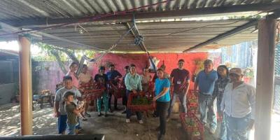 Agricultores Santa Rosa reciben pilones de hortalizas y capacitación en manejo de conejos