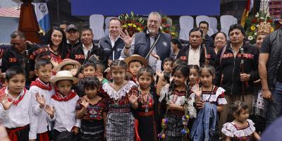 Entrega de adoquines en Santa Lucía Utatlán marca avances en la agenda territorial con autoridades indígenas