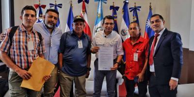 Ministro Díaz escucha solicitudes de comunidades del litoral de Mazatenango 