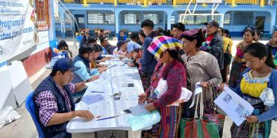 Familias de Retalhuleu y Quiché reciben alimentos gratuitos por su trabajo comunitario