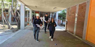 Autoridades de la UCEE realizan supervisión en el proyecto de remozamiento INEBE Lo De Coy