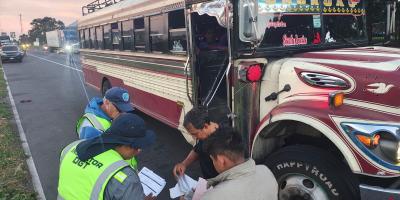 DGT y Provial refuerzan el control del transporte público en Palín, Escuintla