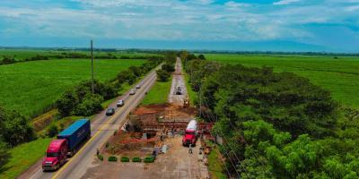 CIV gestiona el retiro de 418 postes eléctricos en la Autopista Escuintla–Puerto Quetzal