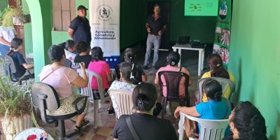 Productoras de Jalapa reciben insumos y capacitación en buenas prácticas