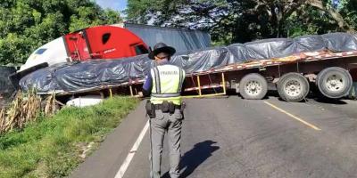 Provial hace un llamado a la responsabilidad vial tras accidente en Taxisco, Santa Rosa