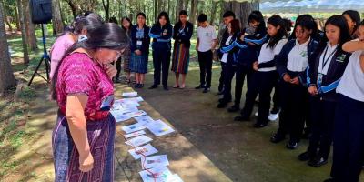 Valor simbólico de la indumentaria maya