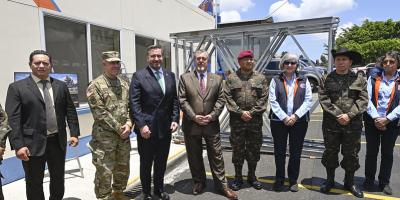 Presidente Bernardo Arévalo recibe donación de puente 