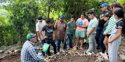 Estudiantes de tele secundaria cuentan con huerto escolar