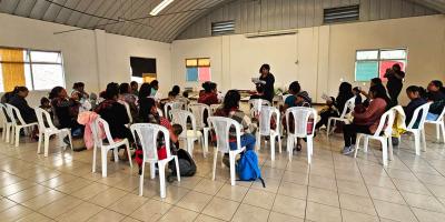 Familias de San Pedro Sacatepéquez aprenden a preparar comidas nutritivas 