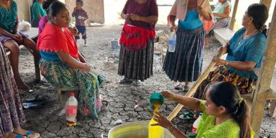 Productores de Sayaxché aprenden a elaborar caldo sulfocálcico