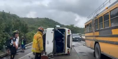 Provial brinda asistencia en accidente que deja a 20 personas con crisis nerviosa