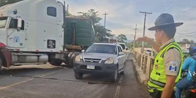 Provial atiende accidente de tránsito en la ruta al Atlántico