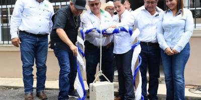 Colocan primera piedra de Laboratorio de Sanidad Animal en Izabal
