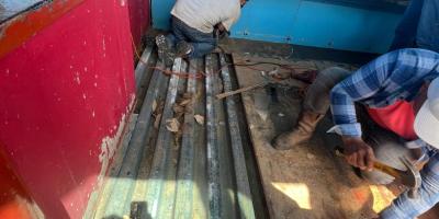 Entre los trabajos realizados destaca la renovación de los tres niveles de piso, que se encontraban en condiciones críticas, lo que representaba un riesgo tanto para los controladores aéreos como para el personal de mantenimiento y limpieza.