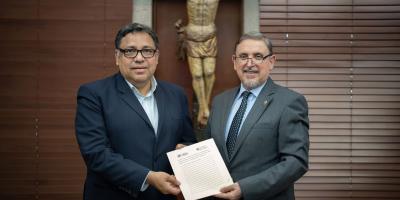 Carlos Mendoza, secretario de Planificación, y Miquel Cortés Bofill, rector de la URL, 