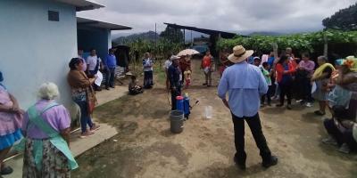 Capacitan a productores en el uso adecuado de bombas aspersoras