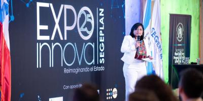 Wendy Sánchez, subsecretaria de Planificación y Programación, fue una de las moderadoras en Expo Innova 2025.