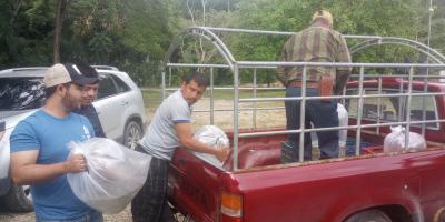 Entregan de alevines para fortalecer la producción acuícola en Sayaxché 