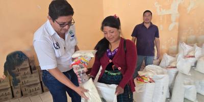 Familias de Tajumulco reciben alimentos como incentivo a su trabajo comunitario