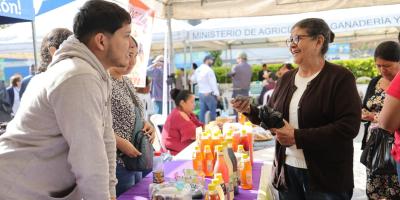 Frescura y sabor llenaron de vida San José Pinula con la Feria del Agricultor