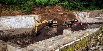Caminos avanza con la limpieza y remoción de azolvamiento en la Ruta al Pacífico