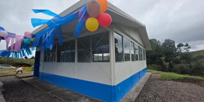 UCEE entrega módulos en Nahualá: más espacio y comodidad para estudiar