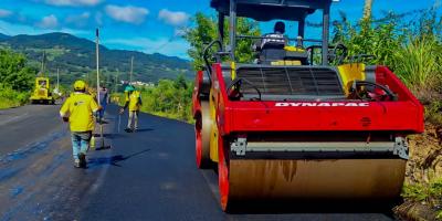 El Libramiento de Jalapa empieza a tomar forma con la aplicación de asfalto