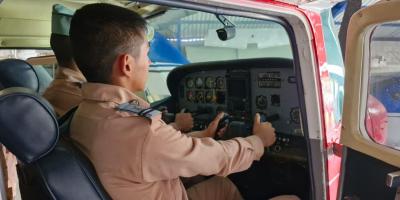 Jóvenes despegan hacia el conocimiento en el Aeródromo de Cobán