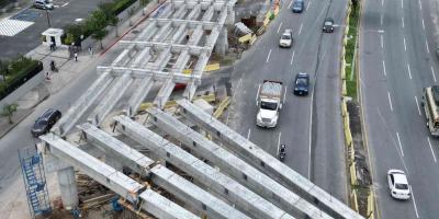 Paso a desnivel de la Roosevelt toma forma con nuevas vigas instaladas 