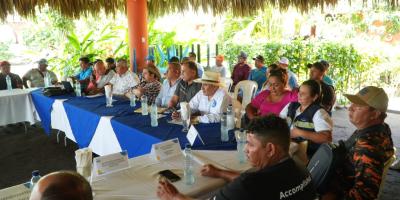 Pescadores artesanales del Pacífico expresan necesidades en mesa de trabajo