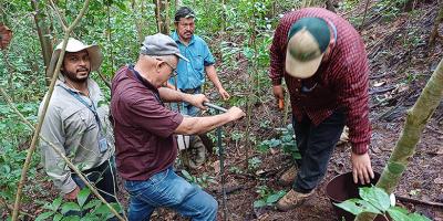 Realizan muestreo y recolección de suelos en Zacapa para análisis de fertilidad