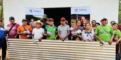 A a través de su Unidad Ejecutora el Fondo de Desarrollo Social (Fodes), entregó kits de techo mínimo y tanques flexibles a 540 familias de los municipios de San Jerónimo y Purulhá del departamento de Baja Verapaz
