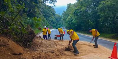 Atienden derrumbe en la RN-10-B: despejan carril entre Antigua Guatemala y Santa Lucía Milpas Altas