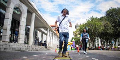 Niños y niñas disfrutan jornada recreativa en la Plaza de la Constitución