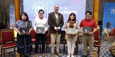 MCD presenta libro Kakaw en Quetzaltenango 