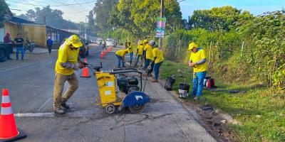 Reactivan obras en ruta a San Martín Jilotepeque tras años de abandono