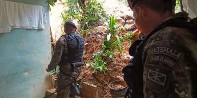Ejército de Guatemala contribuye en la mitigación de daños ocasionados por las lluvias en Izabal.