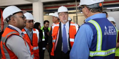 Durante el recorrido, el mandatario inspeccionó las principales áreas del aeropuerto, 