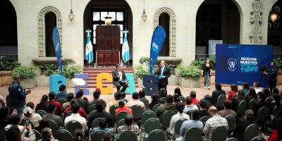 El diálogo se efectuó en el Patio de la Vida, del Palacio Nacional de la Cultura. 