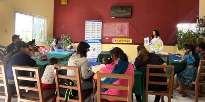 Brindan conocimientos de alimentación en la Escuela para Padres en Baja Verapaz