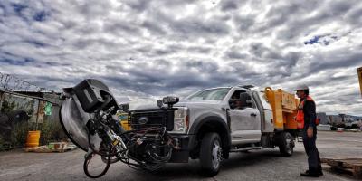 La Aurora recibe antes de lo previsto máquina que elevará la eficiencia del mantenimiento de pista