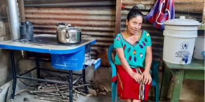 Después de varias entregas en comunidades de Chajul, Quiché se logró la colocación de 6 mil pisos de concreto